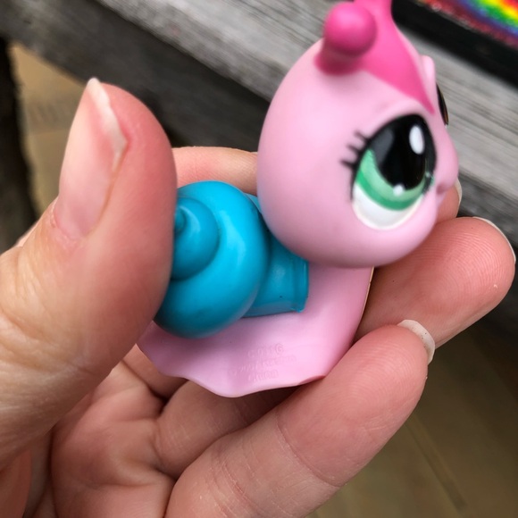 LPS pink Snail Cute Raccoon Littlest Pet Shop tiny collectible toy figure Y2K🐌 - Picture 11 of 12